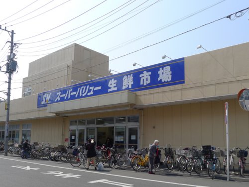 スーパー　SuperValue(スーパーバリュー) 荒川一丁目店（スーパー）まで495m