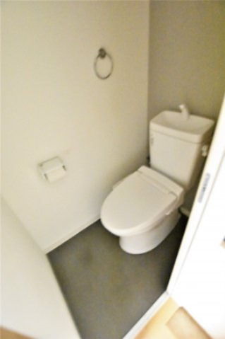 トイレ　同物件、別号室の参考写真です。