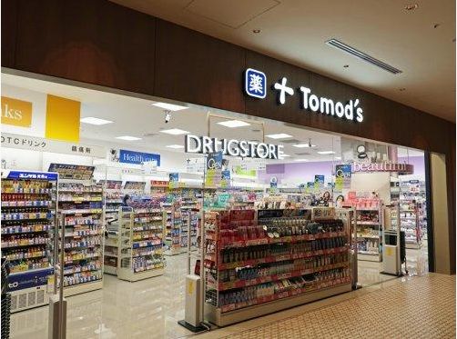 ドラックストア　トモズ ゲートシティ大崎店（ドラッグストア）まで967m