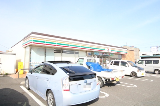 コンビニ　セブン-イレブン 名古屋かの里３丁目店（コンビニ）まで400m