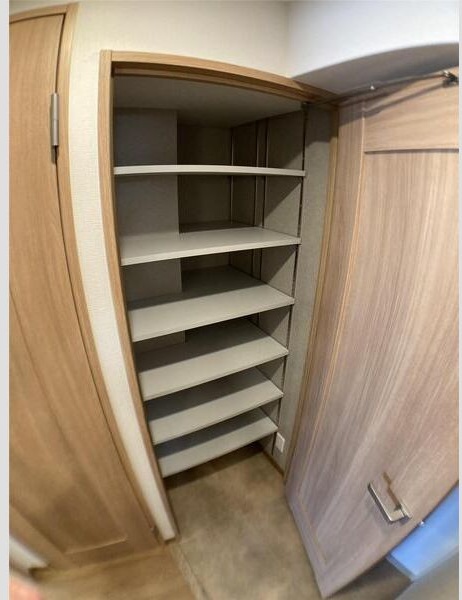 玄関　※写真は同じマンションの違う部屋のものになります。