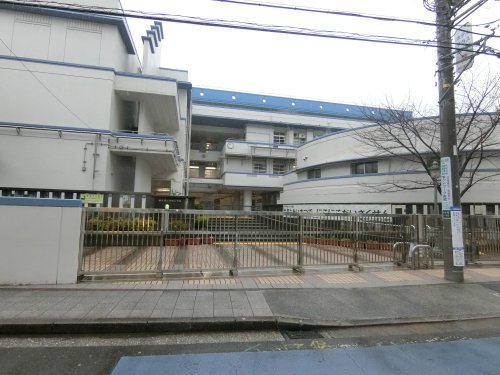 小学校　横浜市立本町小学校（小学校）まで2053m