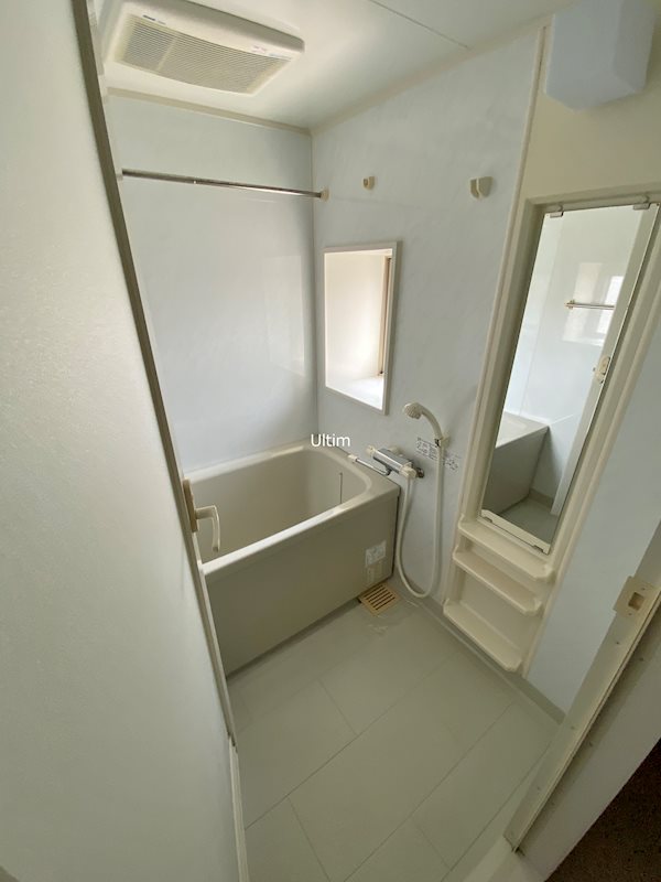 バス・シャワールーム　※他の部屋の写真です