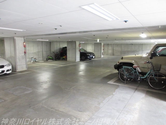 駐車場　※代表的な内装写真を掲載しております。