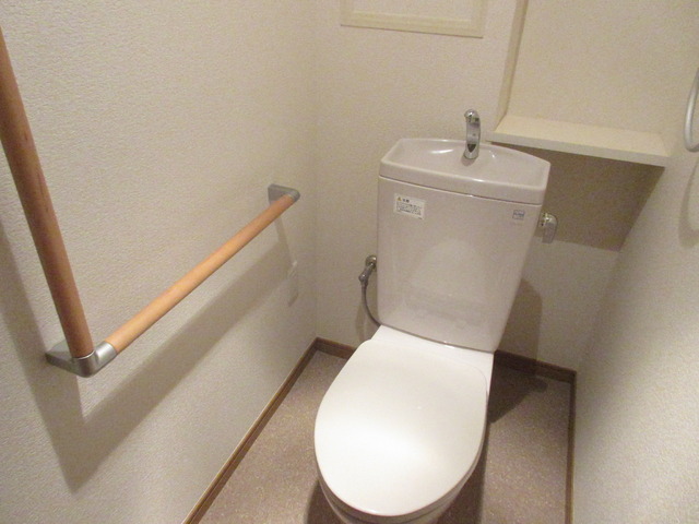 トイレ　※代表的な内装写真を掲載しております。