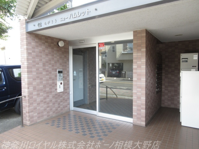 エントランス　※代表的な内装写真を掲載しております。