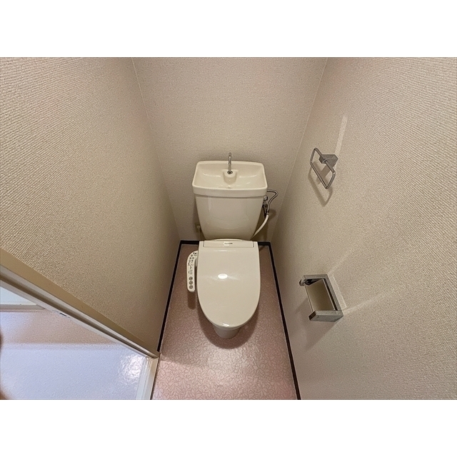 トイレ　快適なシャワートイレです