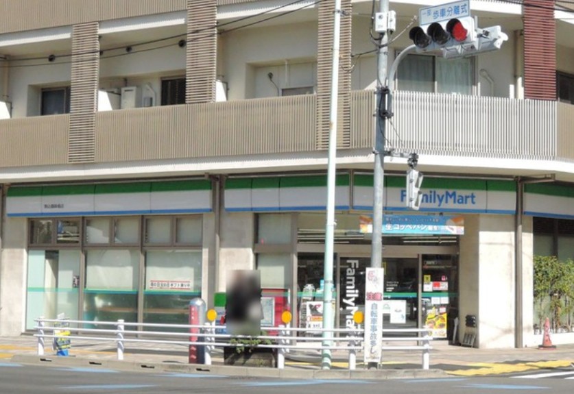 コンビニ　ファミリーマート駒込霜降橋店（コンビニ）まで246m