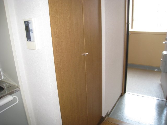 玄関　同物件別号室のものです。