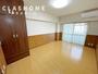 居室・リビング　同物件の別部屋になります。