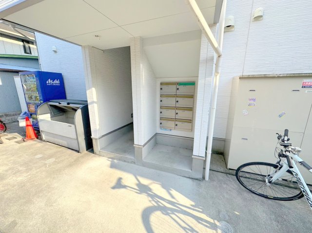 エントランス　落ち着いたエントランスです