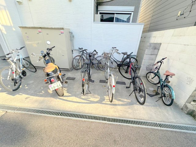 駐車場　敷地内には入居者専用の駐輪スペースもあります。