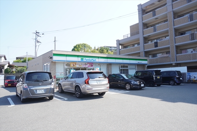 コンビニ　ファミリーマート福岡飯倉二丁目店（コンビニ）まで260m
