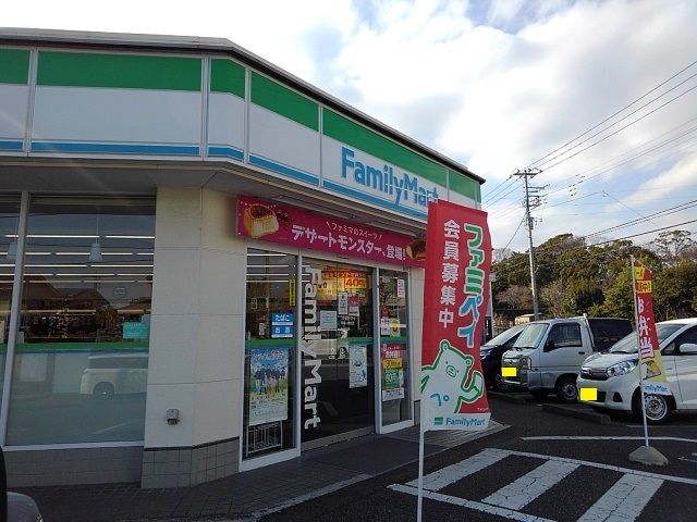コンビニ　ファミリーマート宇東川東町店（コンビニ）まで350m