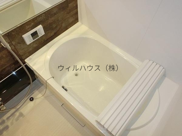 バス・シャワールーム　浴室乾燥機、追焚機能付の広々バスルーム！