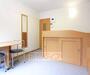 居室・リビング　家電・家具が揃っている部屋です。
