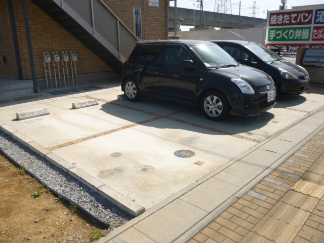駐車場　敷地内駐車場　※空き要確認