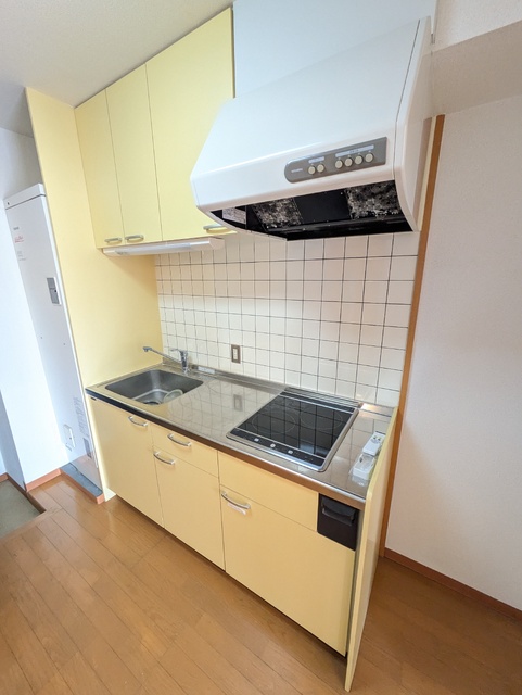 キッチン　※クリーニング前の写真です。