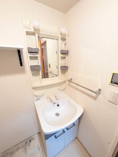 洗面設備　※クリーニング前の写真です。