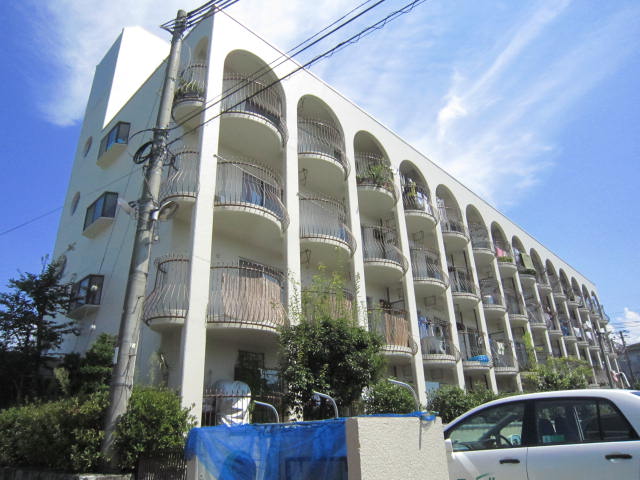 建物外観　JR長岡京駅徒歩10分。敷礼ゼロで費用を抑えられるマンション