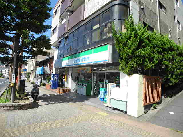 コンビニ　ファミリーマート 蛍茶屋店（コンビニ）まで688m