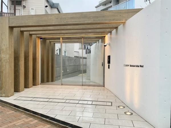 エントランス　落ち着いたエントランスです