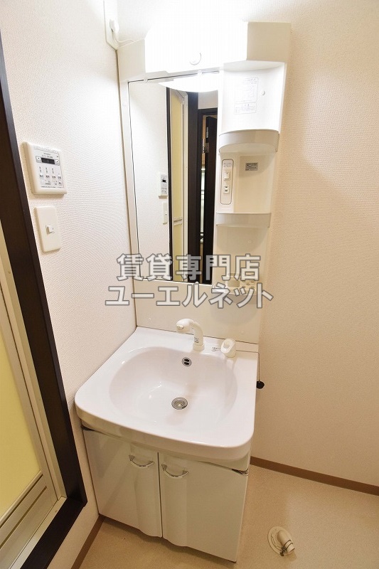 洗面設備　シャワー付洗面台