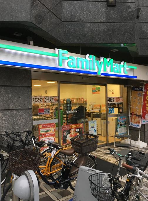 コンビニ　ファミリーマート 早稲田駅前店（コンビニ）まで390m