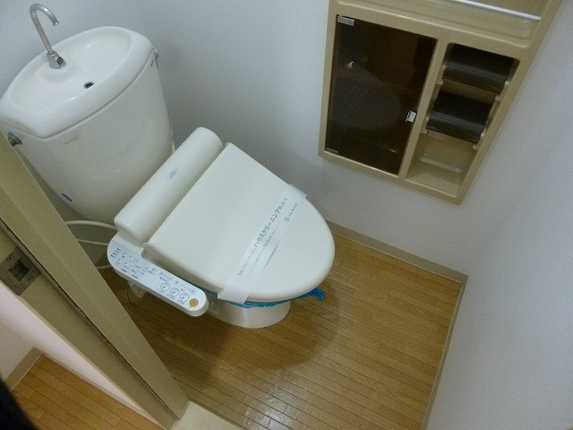 トイレ　写真は101号室です（参考）