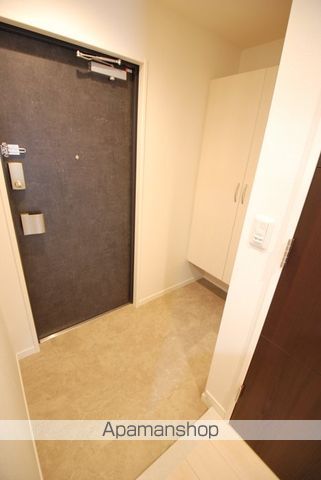 富山地鉄富山都心線 国際会議場前駅 徒歩2分 8階建 築9年の玄関写真