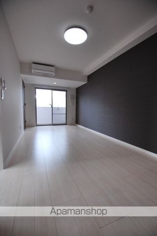 富山地鉄富山都心線 国際会議場前駅 徒歩2分 8階建 築9年の居間写真