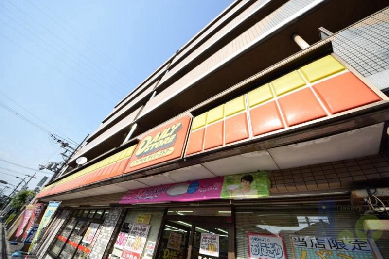 コンビニ　デイリーヤマザキくにじま駅前店（コンビニ）まで22m