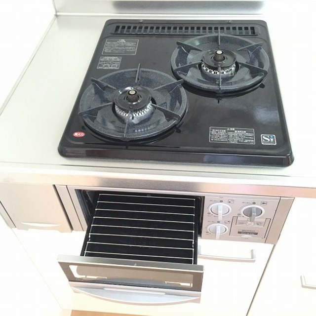 キッチン　２口コンロのシステムキッチンです♪