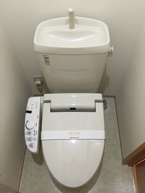 トイレ　温水洗浄暖房便座