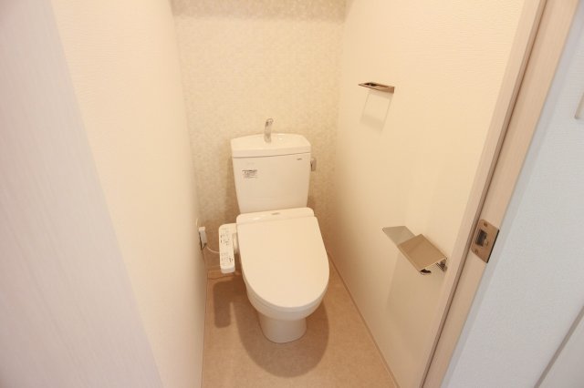 ＪＲ東海道本線 東淀川駅 徒歩5分 14階建 築5年のトイレ写真