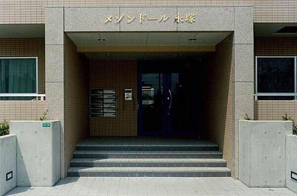 エントランス　落ち着いたエントランスです