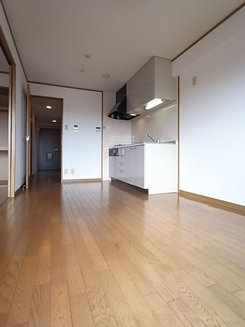 阪急神戸線 王子公園駅 徒歩10分 6階建 築26年の居間写真