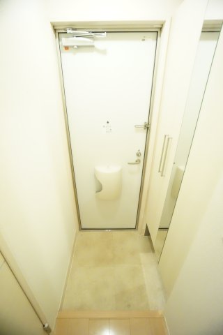 玄関　※同物件、同タイプのお部屋です