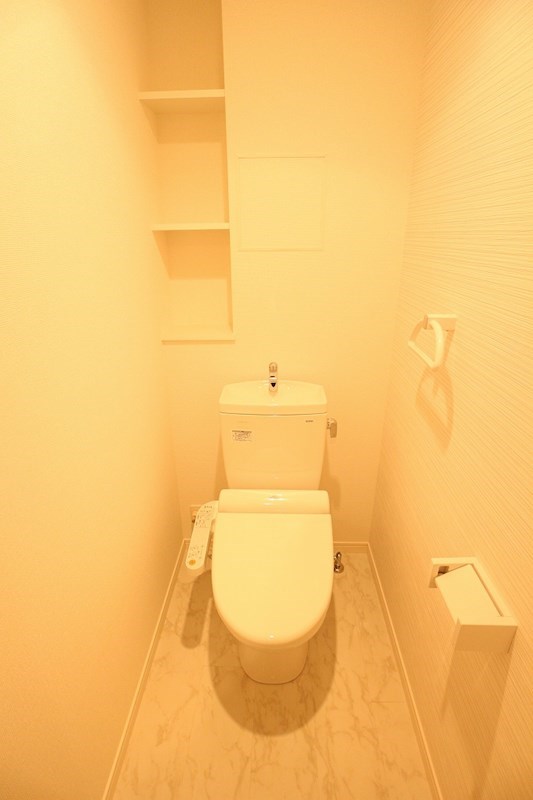 ＪＲ鹿児島本線 古賀駅 徒歩5分 8階建 築7年のトイレ写真