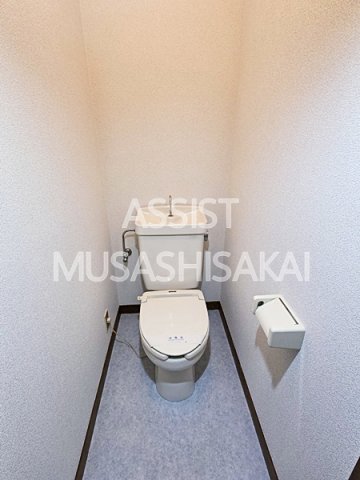 トイレ　写真：設備同仕様の別物件です