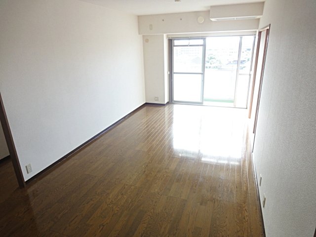 居室・リビング　※同建物の類似写真となります。