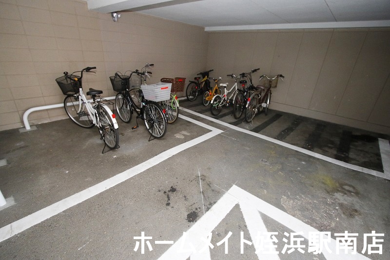 駐車場　★屋根ありの駐輪場で雨の日も大丈夫♪★