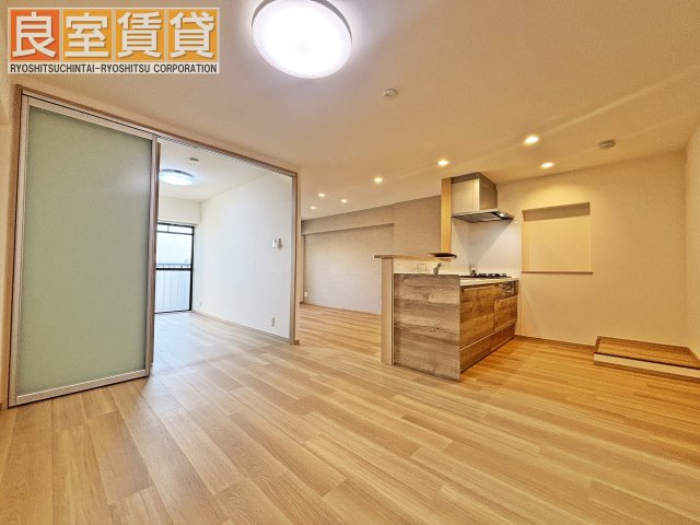 アートライフタケセイの居間写真