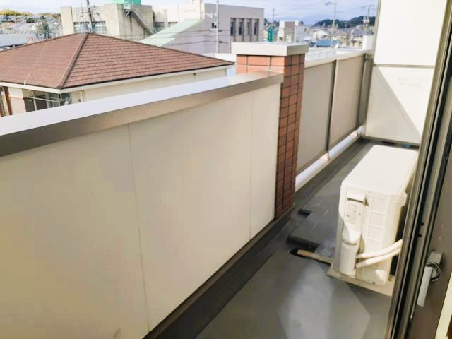 近鉄大阪線 築山駅 バス乗車時間：10分 最寄りバス停で下車 徒歩1分 3階建 築15年の内装写真