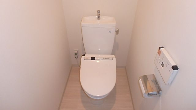 ＪＲ大阪環状線 福島駅 徒歩7分 44階建 築20年のトイレ写真