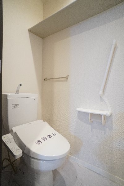 クォーレスポルト三角公園のトイレ写真