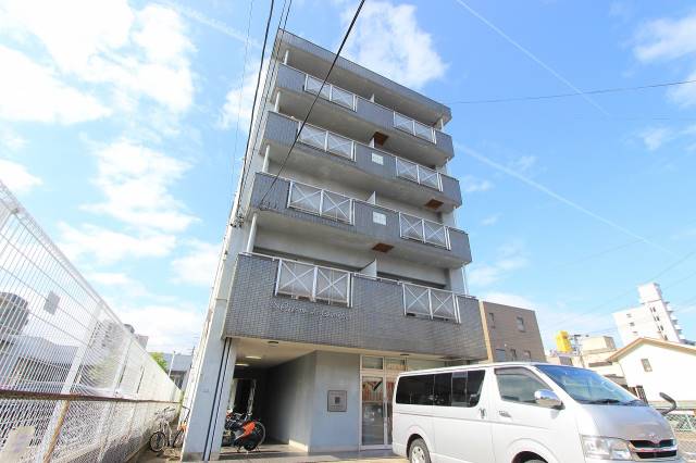 建物外観　デザイナーズのような外観です。