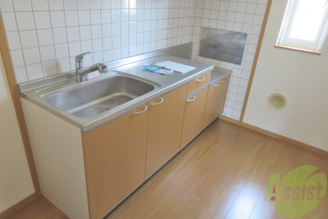 キッチン　調理スペースが確保されていて使いやすそうな印象でした。