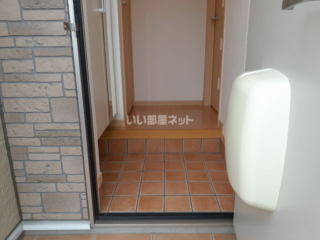 サイドウォークの玄関写真