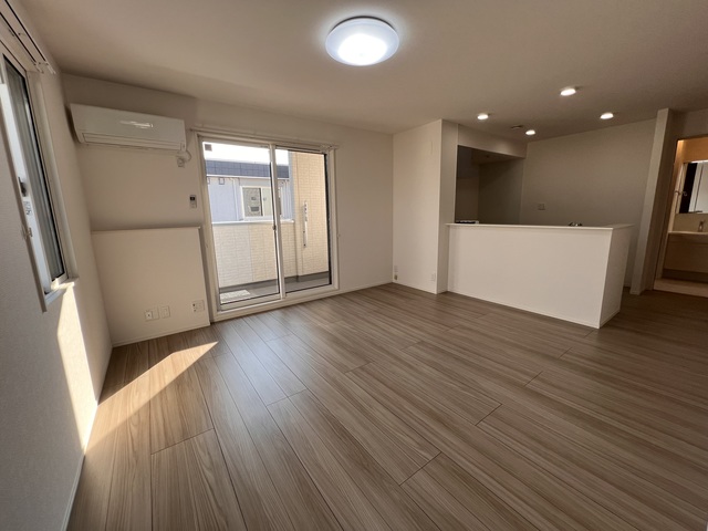 PALACE WEST千里丘B棟の居間写真